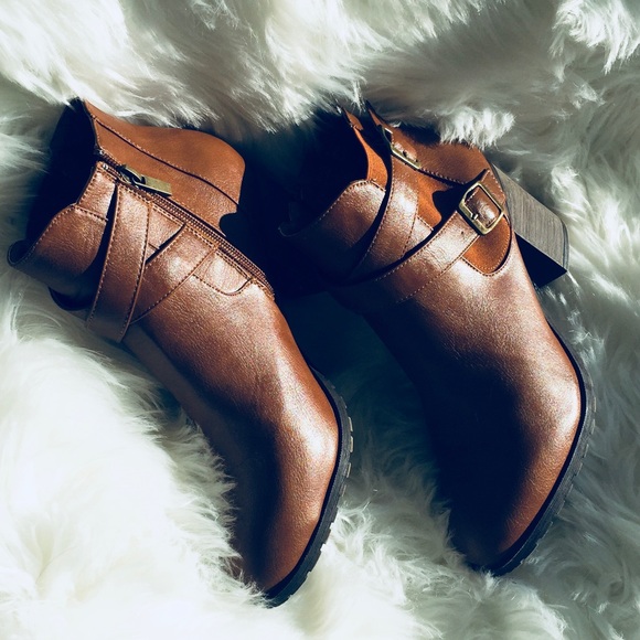 Dollhouse Shoes - Dollhouse ankle boots booties vegan leather sz 10